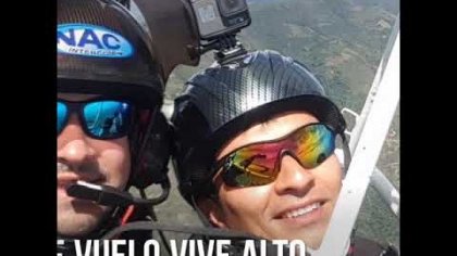 Salto D-bag desde un PARATRIKE con un parapente a 2.000 metros