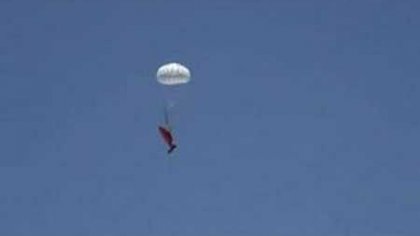 Hangglider wracks in a looping!